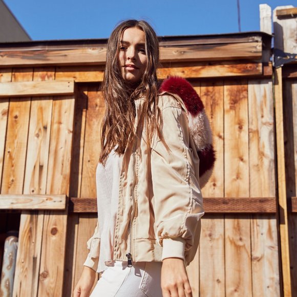 AVA KRIS - KELSEY BOMBER Fox Fur - Picture 2 of 2